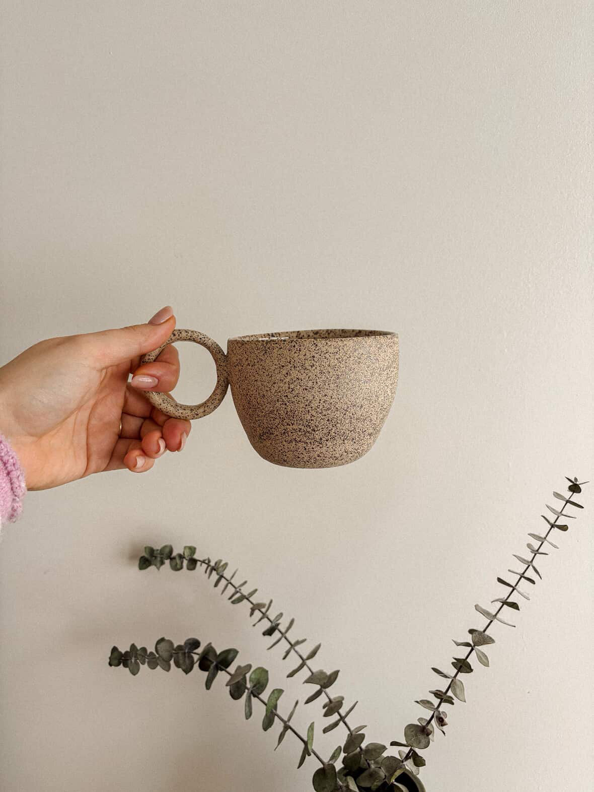 Grande Tasse tachetée - anse ronde