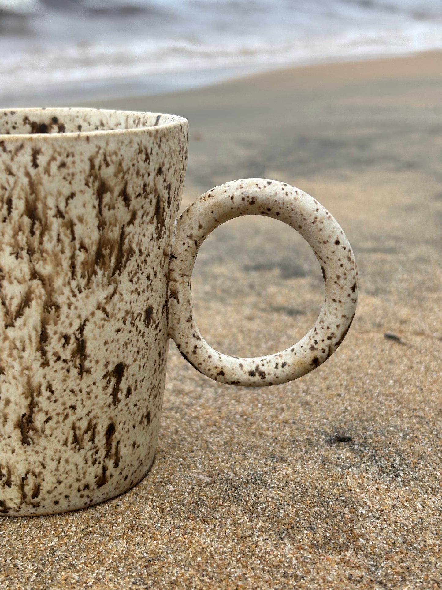 Tasse avec anse ronde