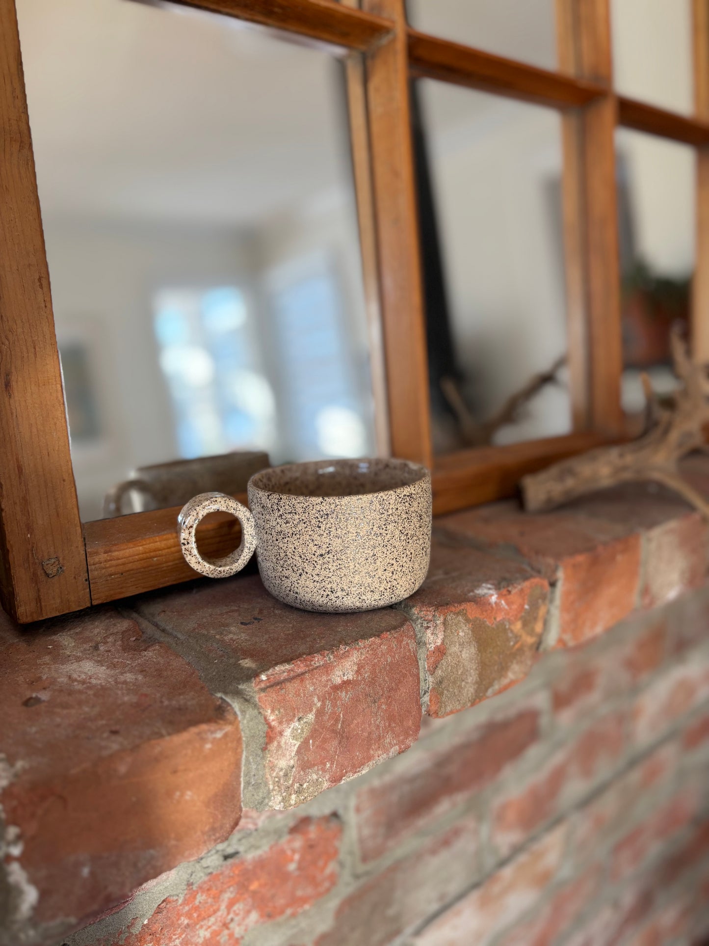 Tasse à petite anse ronde