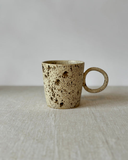 Tasse avec anse ronde